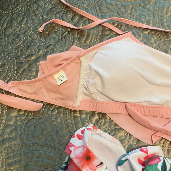 Super Cute Two-Piece Swimsuit - Picture 4 of 4